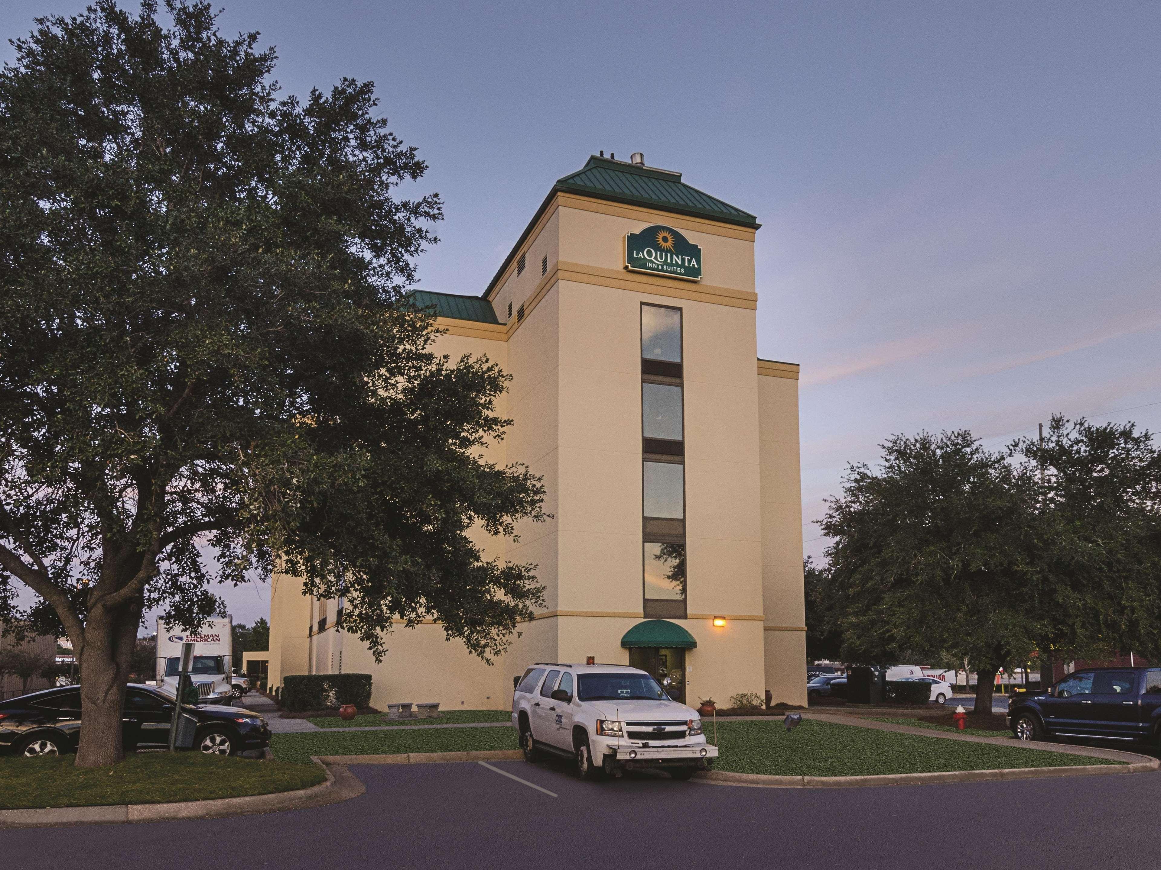 La Quinta Inn & Suites By Wyndham Dothan Exterior photo